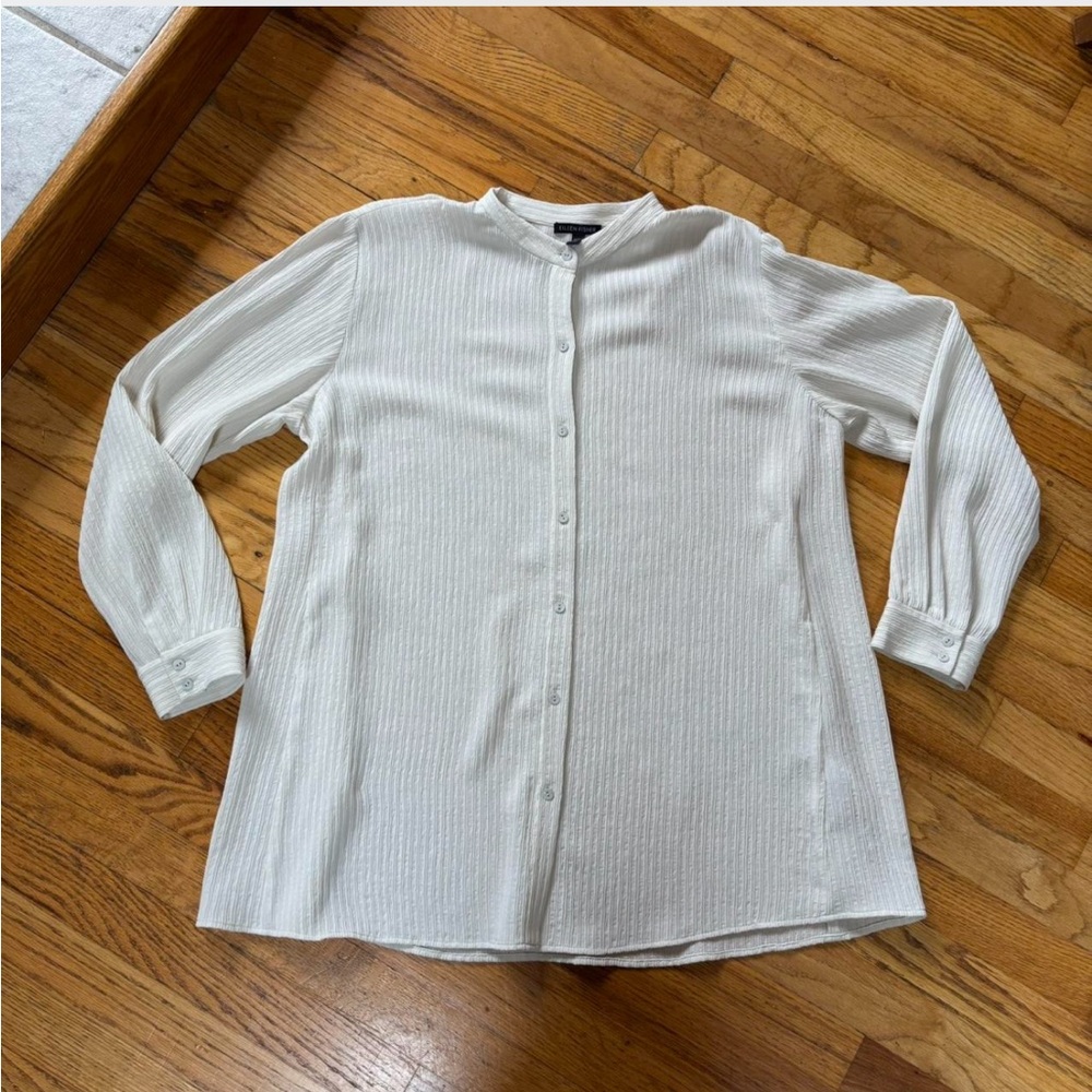 Eileen Fisher Ivory Textured Button Front silk Top size medium like new